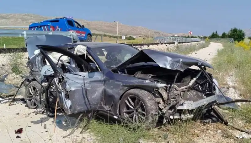 Sivas'ta İki Farklı Trafik Kazası: 9 Kişi Yaralandı