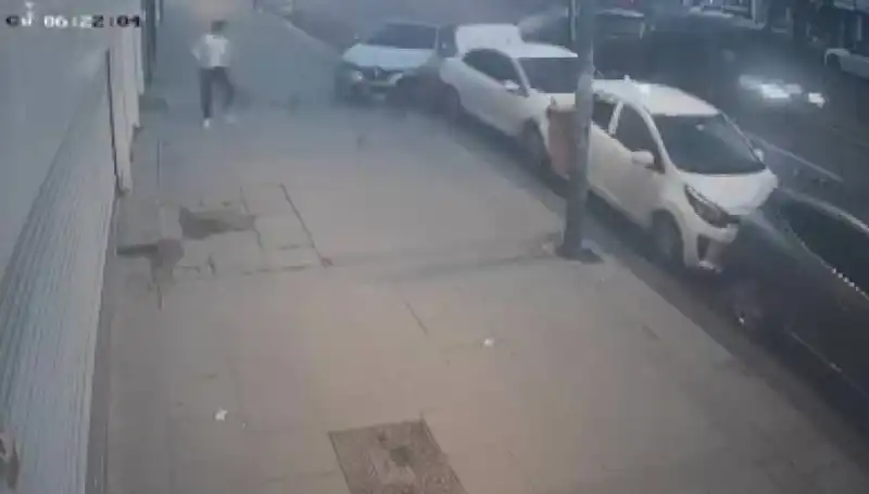 Direksiyon Hakimiyeti Kayboldu, Park Halindeki Araçlara Çarpma Şoku