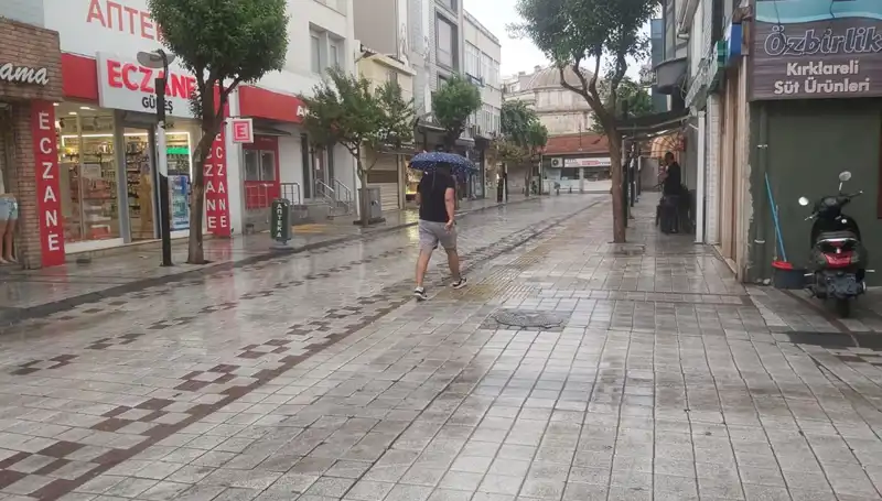 Kırklareli'de Sağanak Yağış Hayatı Olumsuz Etkiledi, Sel Tehlikesi Kapıda