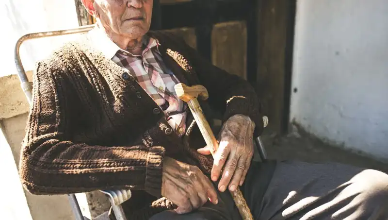 100 Yaş Üstü Bireylerin Yalnızlığı: Depresyon ve Alzheimer İlişkisi