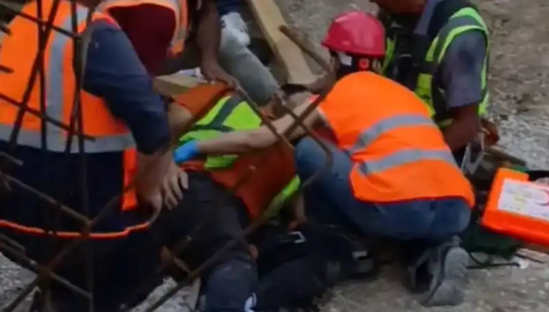 Adana'da İnşaatta Korkutan Kaza: İki İşçi Yaralandı!