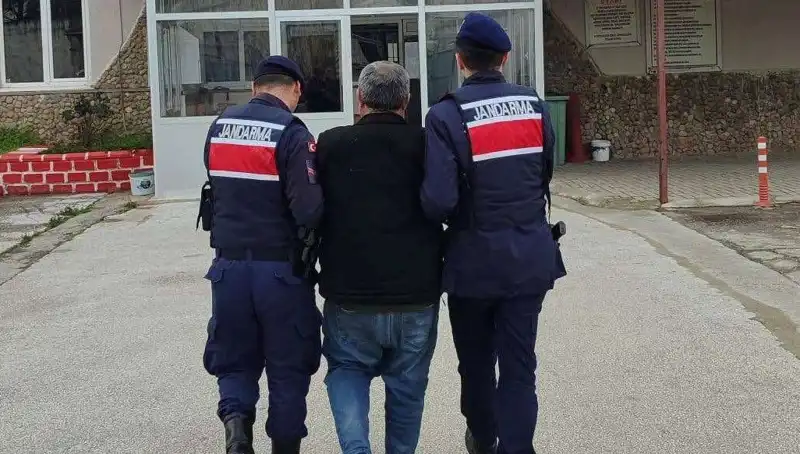 8 Yıl Boyunca Aranan Kaçak, Nihayet Yakalandı ve Cezaevine Gönderildi!