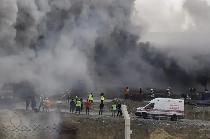 Esenyurt'ta İşçi Konteynerlerinde Büyük Yangın: Sebepler ve Sonuçlar