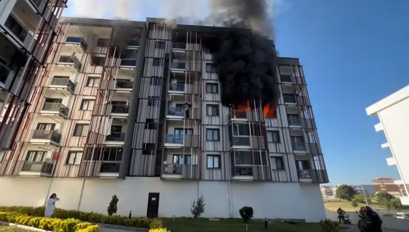 Çanakkale'de Yangın Dehşeti: Geceyi Korkuyla Geçirenler