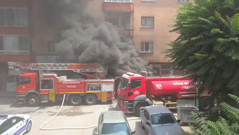 Niğde'de Beyaz Eşya Deposunda Gizemli Yangın: Olayın Perde Arkası Neler?