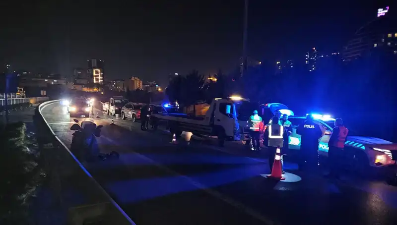 TEM Otoyolu’nda Şok Kaza: Yatan Kişiyi Metrelerce Sürüklediler!
