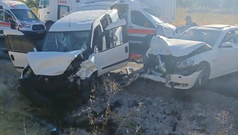 Nevşehir'de Korkunç Trafik Kazası: 14 Yaralı, Olayın Ayrıntıları Şaşırtıyor