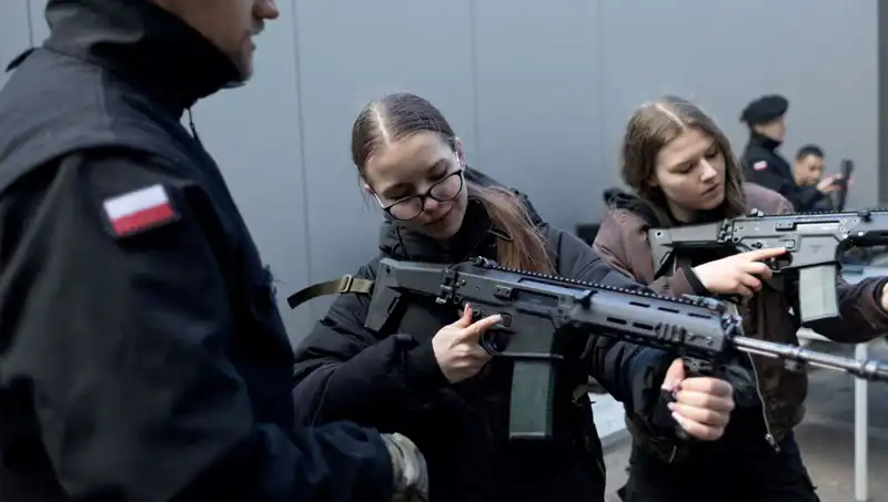 Polonya, Savaş Hazırlıklarıyla Gündemi Sallıyor: Siviller Eğitime Alındı