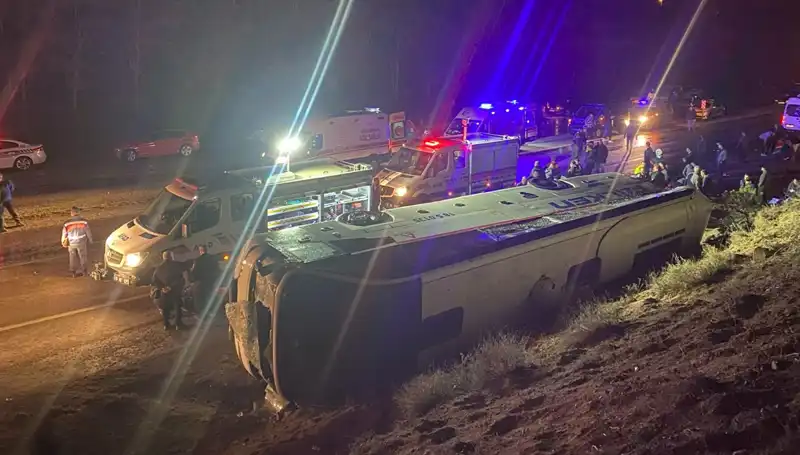 Şarampolde Devrilen İşçi Servisi: 23 Yaralı, Kazanın Detayları Büyüttü