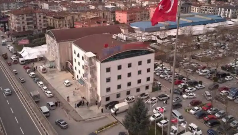 Özel Hastaneye Deprem Güvencesi: "Perde Betonları Kestiler" İddiası