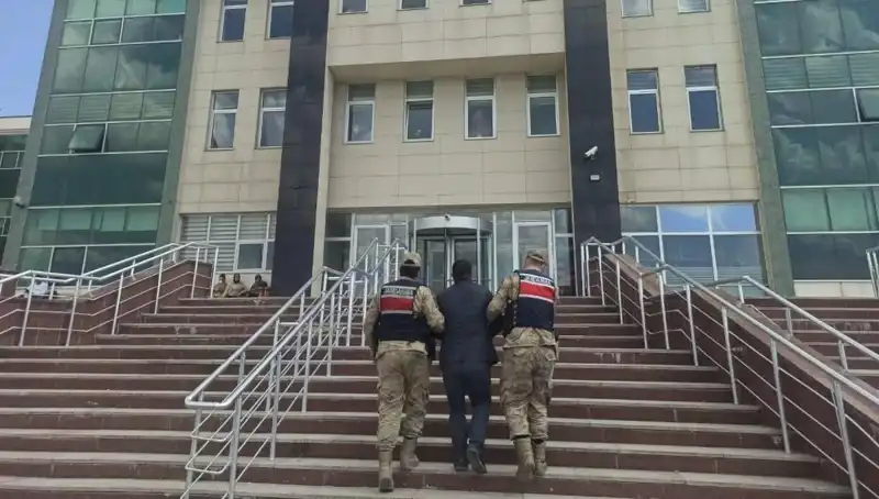 Hapis Cezasıyla Aranan Fail, Saklandığı Yerde Polisi Kandırmaktan Yakalandı