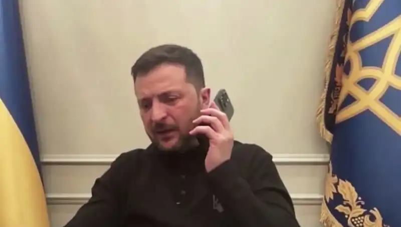 Zelenski'nin Basın Toplantısında Macron'dan Dikkat Çeken An İle "Seni Sonra Arayacağım" Dedi