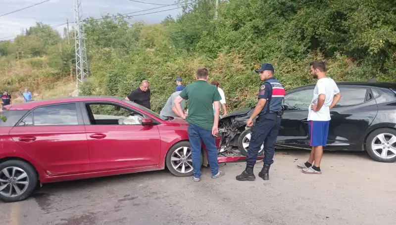 Karamürsel'de Otomobil Kazası: 4 Yaralı, Gözaltına Alınan Sürücü Var
