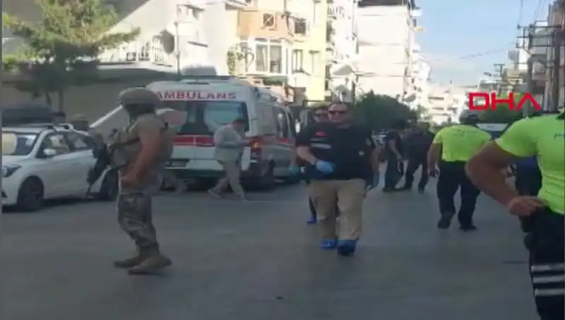 İzmir Karakoluna Yapılan Silahlı Saldırı: İki Kahramanımız Şehit Oldu