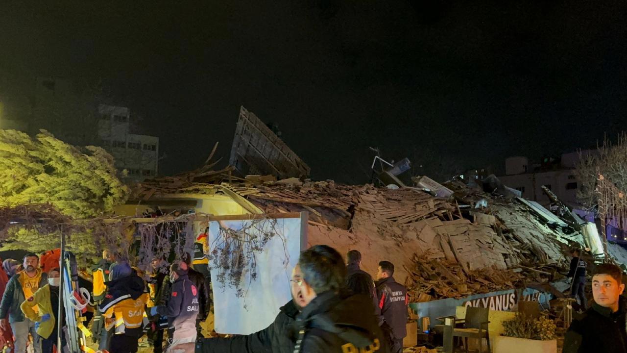 Konya'da Çöken 3 Katlı Binada Facia!