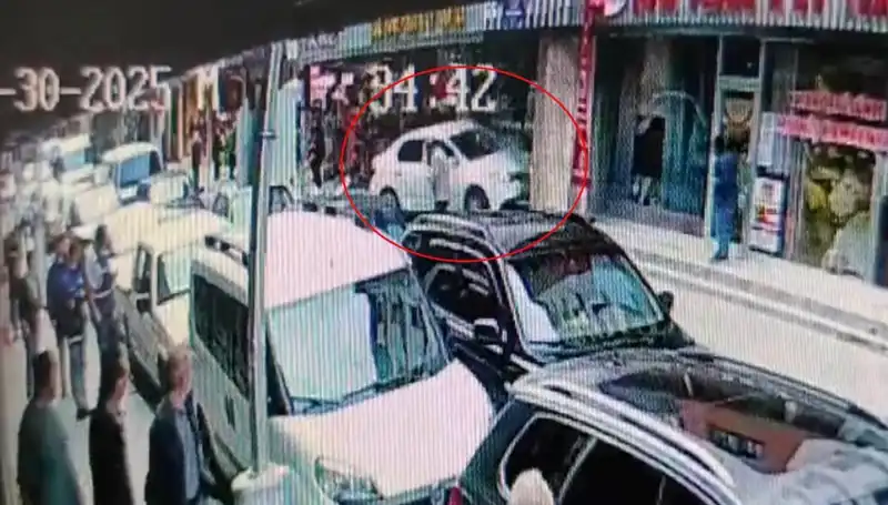 Alkollü Sürücü Mağazaya Dalınca İki Çocuk Hayatını Kayıp Etti