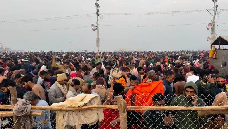 Hindistan'da Dini Festivalde Izdırap: En Az Altı Can Gitti