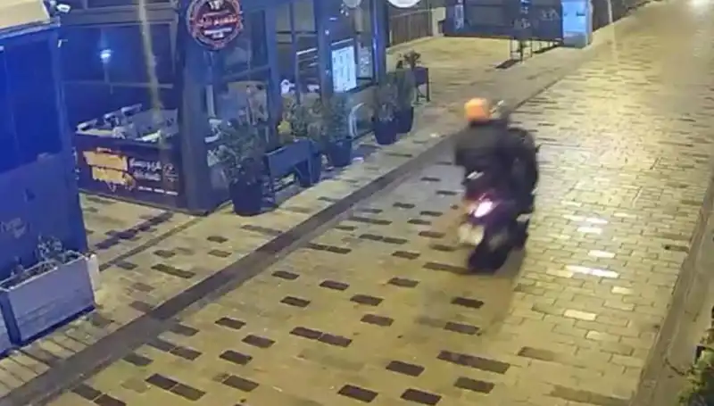 Gece Kulübüne Haraç Saldırısı: Patlayan Torpiller ve Silah Sesleri Neleri Gözler Önüne Serdi?