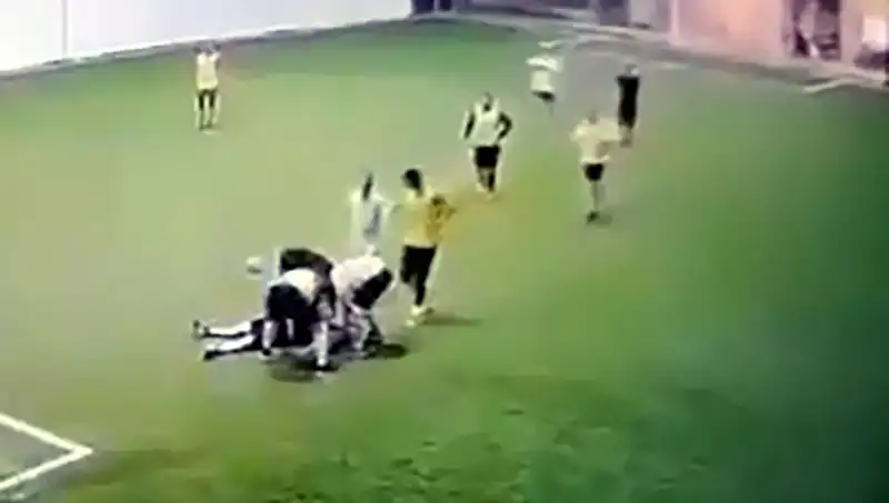 Adana'da Halı Sahada Kalp Krizi Geçiren 3 Çocuk Babası Hayatını Kaybetti