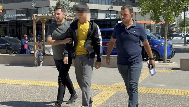 Gece yarısı çıkan tartışma kanlı bitti: Kardeş bıçakladı!