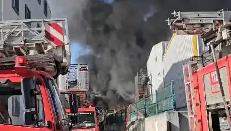 Tuzla'daki Fabrika Yangını: İtfaiye Kontrolü Sağladı, Tedirginlik Sürüyor