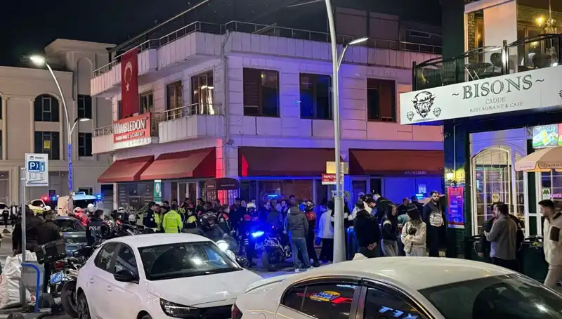 Kafede Bıçaklı Saldırı! Havaya Ateş Açan Şahıs Dehşet Saçtı