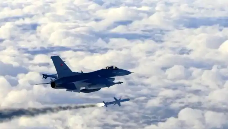 F-16 EDPOD: Tüm Testleri Başarıyla Geçti, Hava Güvenliği Artıyor!